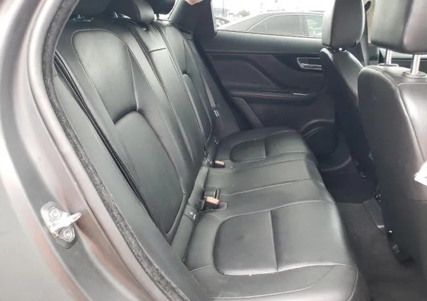 Jaguar F-Pace cena 69900 przebieg: 63418, rok produkcji 2019 z Chełm małe 56